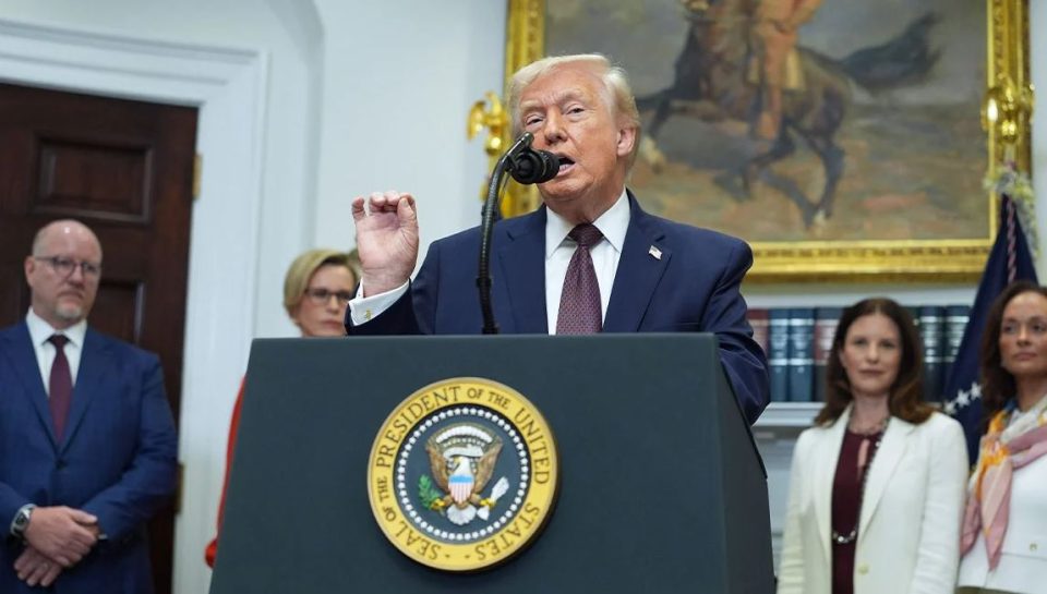 “joe-biden-fjeti!”-presidenti-trump-konference-te-jashtezakonshme-nga-shtepia-e-bardhe:-dikur-e-urreja-venezuelen,-por-sot-e-dua!-machado,-grua-e-jashtezakonshme!-ekonomia-u-rrit