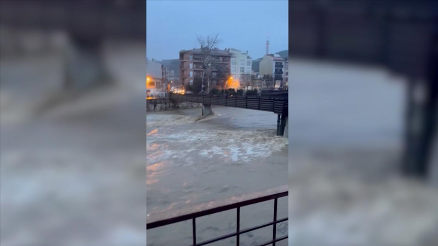 shirat-e-dendur-shkaktojne-permbytje-ne-pjesen-verilindore-te-spanjes