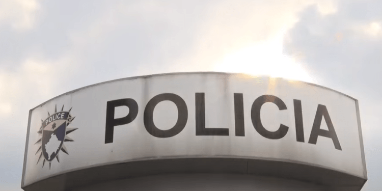 policia-konfiskon-municion-dhe-pajisje-ushtarake-ne-tri-shtepi-te-pabanuara-ne-leposaviq