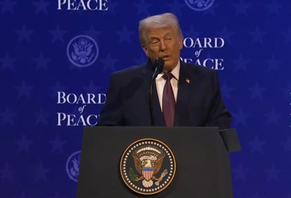 “bordi-i-paqes”,-trump-paraqet-nismen-ne-davos:-te-gjithe-duhet-te-behen-pjese!-i-dhame-fund-disa-lufterave-per-9-muaj,-mes-tyre-kosove-serbi-dhe-izrael-iran