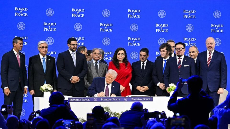 trump,-vulosje-e-bordit-te-paqes-“nen-hijen”-e-vjosa-osmanit