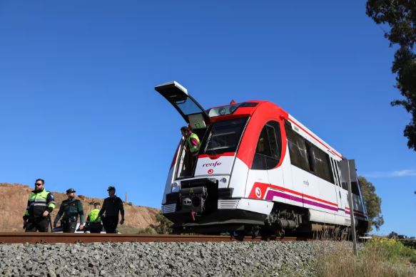 treni-perplaset-me-vincin-ne-aksidentin-e-katert-hekurudhor-ne-spanje-brenda-nje-jave