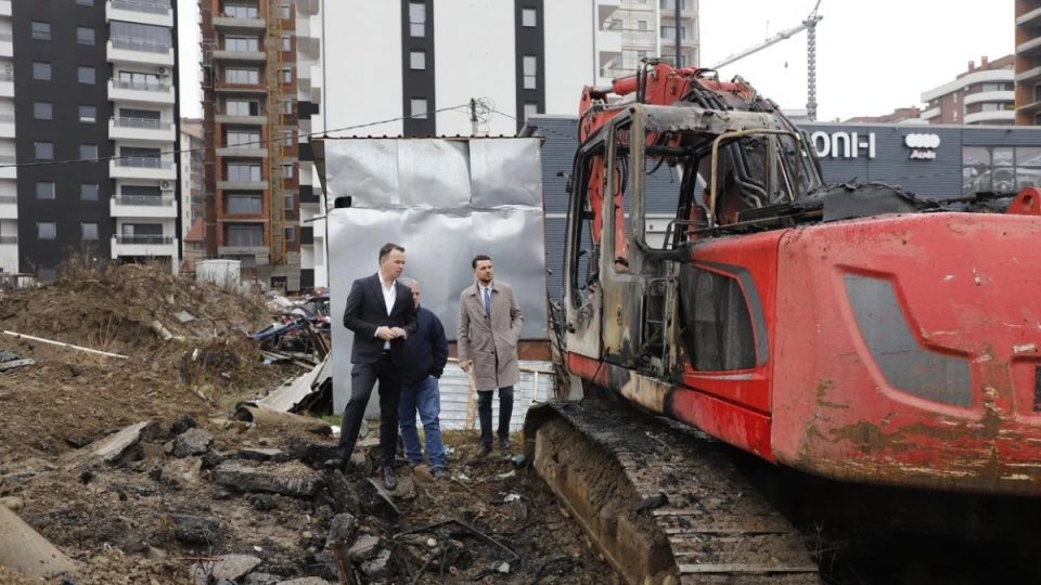 peci-denon-djegien-e-bagerit-ne-mitrovice:-paqe-me-krimin-nuk-do-te-kete,-as-ne-jug-as-ne-veri