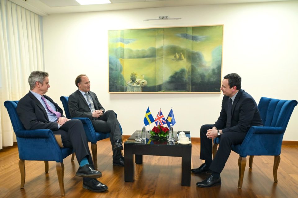 prioritetet-e-qeverise-se-ardhshme,-teme-e-takimit-te-kurtit-me-dy-ambasadore-te-huaj