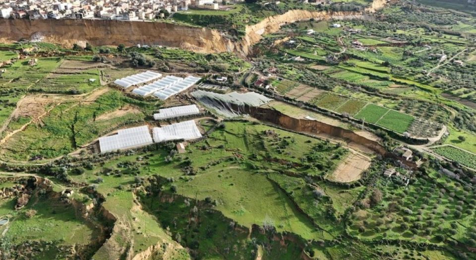 video/-sicilia-po-rreshqet!-fenomeni-gjeologjik-qe-po-rrezikon-nje-qytet-te-tere-ne-itali,-front-qe-shkon-deri-ne-mijera-kilometra!-shikoni-pamjet