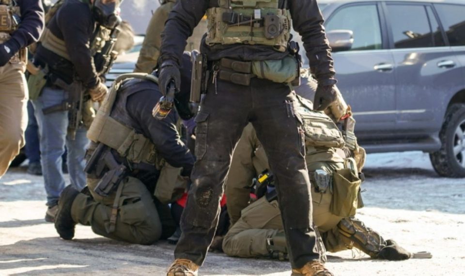 trump-i-dergon-mesazh-guvernatorit-te-minesotes:-dorezoni-kriminelet-dhe-emigrantet-e-paligjshem-qe-mbahen-ne-burg,-ne-menyre-qe-ice-te-largohet!