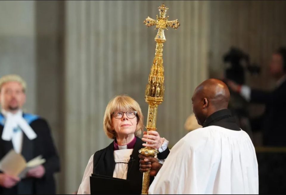 gruaja-e-pare-ne-krye-te-kishes-anglikane,-sara-malali-merr-zyrtarisht-postin-e-kryepeshkopes-se-canterbury-t