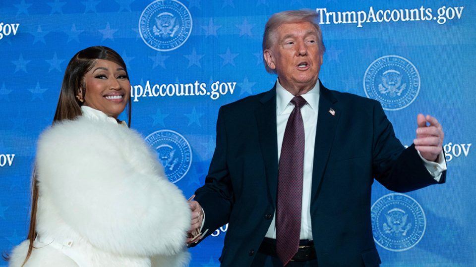 video/-nicki-minaj-shpreh-hapur-mbeshtetjen-per-donald-trump:-une-jam-fansja-numer-nje-e-presidentit,-zoti-e-bekofte!