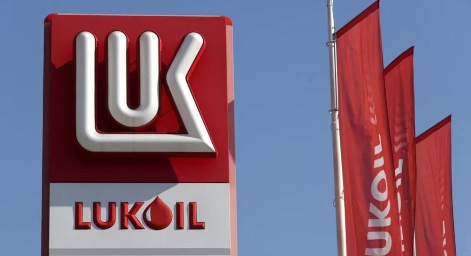 “reuters”:-firma-amerikane-arrin-marreveshjet-per-t’i-blere-asetet-globale-te-lukoil-it-rus!