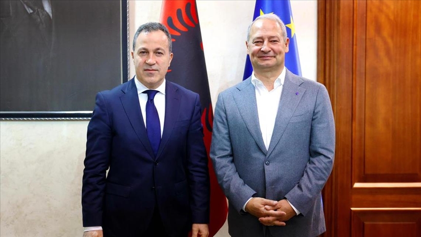 kryeparlamentari-peleshi-takon-raportuesin-per-shqiperine-ne-parlamentin-evropian