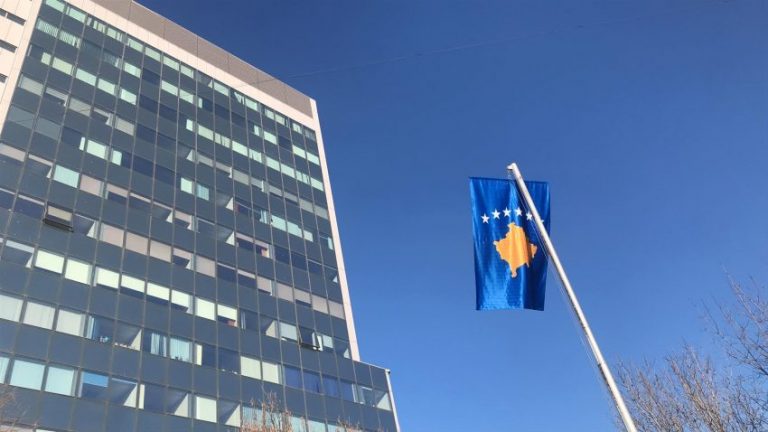 kosova-formon-grup-pune-per-zbatimin-e-ligjeve-per-te-huajt-dhe-automjetet