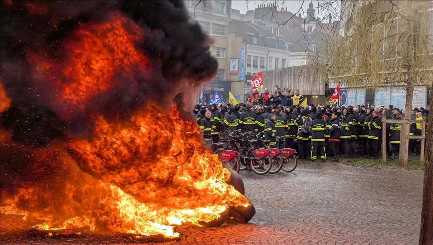 france,-qindra-zjarrfikes-protestojne-per-kushte-pune