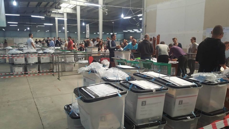 numerohen-mbi-94%-e-kutive,-sot-pritet-te-mbyllet-procesi
