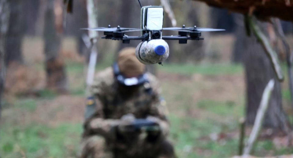 zelensky:-ukraina-po-forcon-mbrojtjen-kunderajrore-kunder-droneve-rus-per-te-mbrojtur-qytetet-ne-vijen-e-frontit