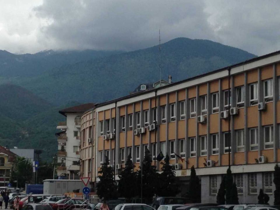 dhunimi-i-te-mitures-ne-istog:-1-muaj-paraburgim-per-54-vjecarin