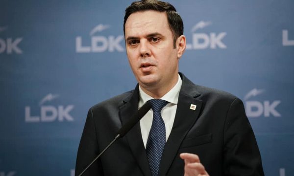 kosove/-lumir-abdixhiku-i-mbijeton-votebesimit-ne-kuvendin-e-ldk-se