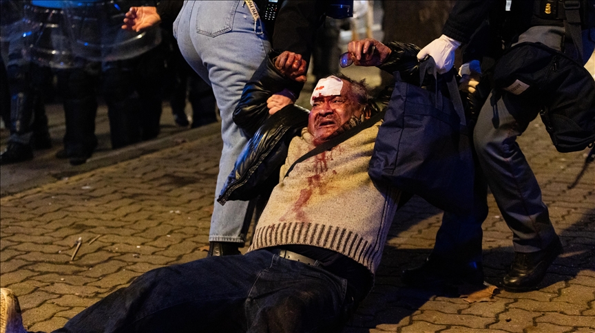 perleshje-ne-protesten-ne-torino-kunder-mbylljes-se-nje-qendre-sociale,-29-police-te-lenduar