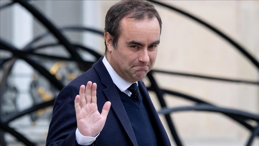 kryeministri-francez-u-mbijeton-dy-mocioneve-te-mosbesimit,-hapet-rruga-per-miratimin-perfundimtar-te-buxhetit