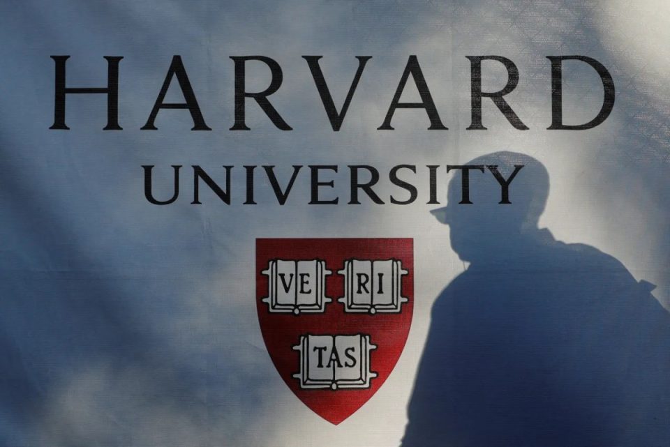 trump-kerkon-1-miliard-dollare-demshperblim-nga-universiteti-i-harvardit