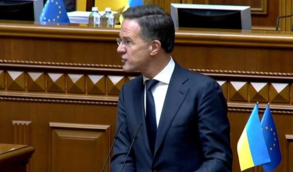 kreu-i-nato-s-viziton-kievin,-mban-fjalim-ne-parlament,-rutte:-mbeshtetja-jone-per-ukrainen-mbetet-e-palekundur!-po-luftoni-guximshem