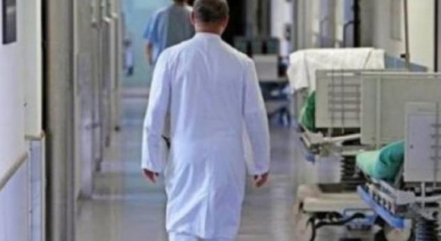 suspendohen-nga-puna-dy-kirurget,-qe-u-rrahen-pak-dite-me-pare-ne-qkuk