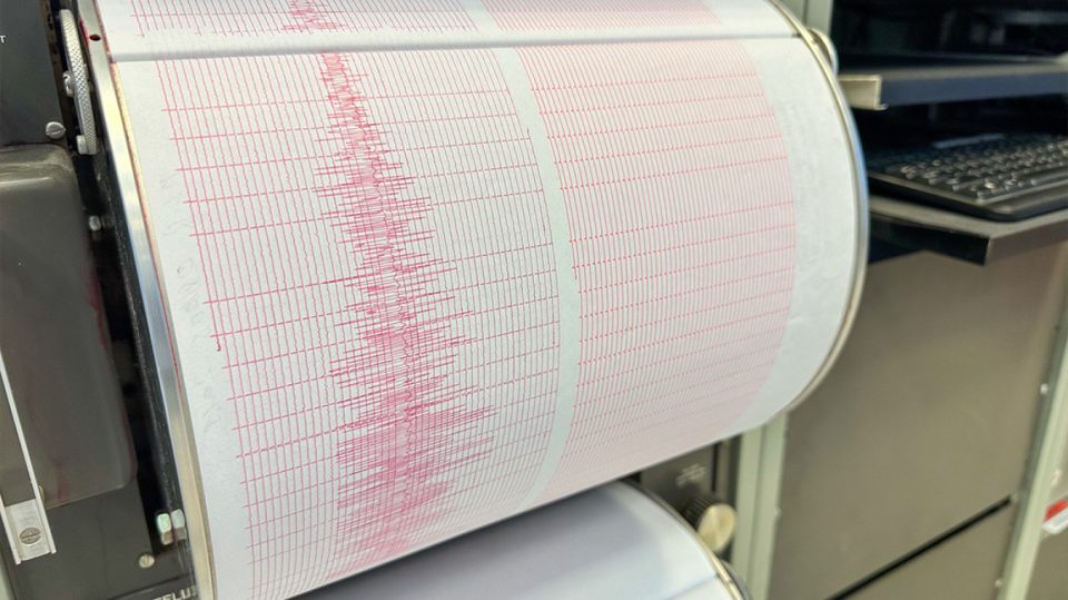 greqia-tronditet-nga-4-termete-ne-pak-minuta!-ja-ku-ishte-epiqendra-e-lekundjeve-magnituda-me-e-larte-e-regjistruar!-raportohet-se…