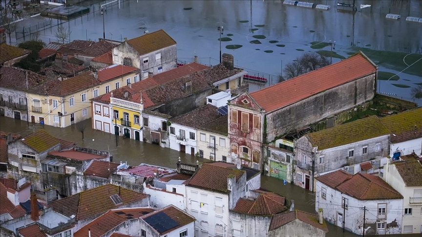 permbytje-te-perhapura-ne-santarem-te-portugalise-per-shkak-te-stuhise-leonardo