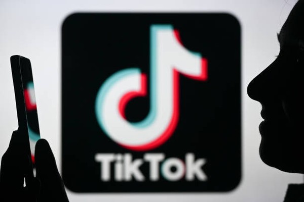 komisioni-i-be-se-kercenon-me-gjobe:-“tiktok”-te-ndryshoje-menyren-e-funksionimit,-‘rrezik-varesie’