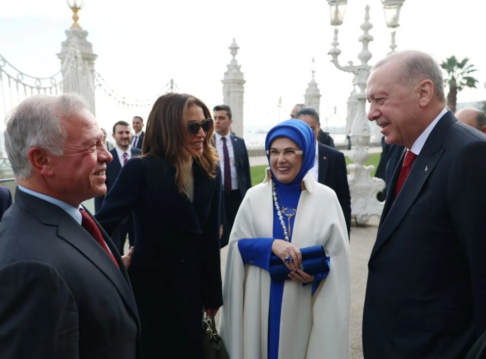 zonja-e-pare-e-turqise-dhe-mbreteresha-e-jordanise-riafirmojne-miqesine-ne-stamboll