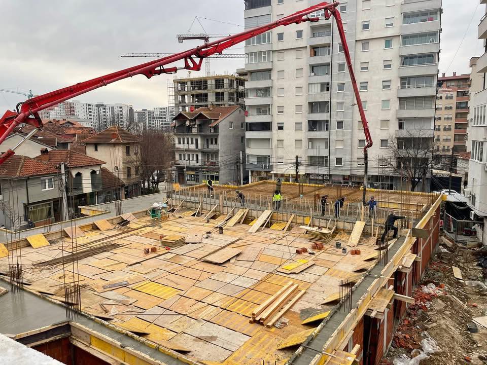 punimet-ne-xhamine-haxhi-veseli-ne-mitrovice-po-avancojne-me-ritme-te-shpejta