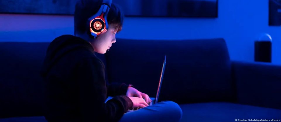 shtetet-evropiane-pergatiten-te-ndalojne-mediat-sociale-per-femijet