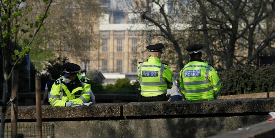 sulm-me-thike-ne-nje-shkolle-ne-londer,-plagosen-dy-nxenes!-ne-kerkim-adoleshenti-sulmues