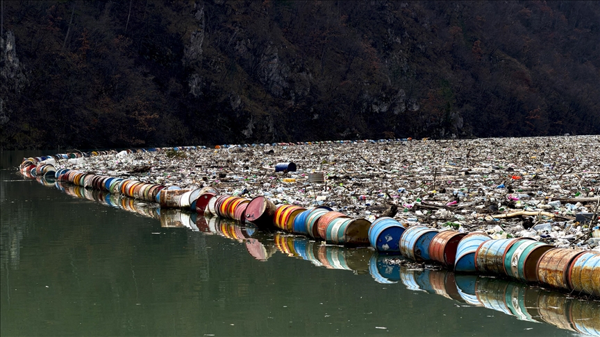lumi-drina-i-mbuluar-nga-mbeturinat,-alarm-per-katastrofe-ekologjike-ne-bosnje-e-hercegovine
