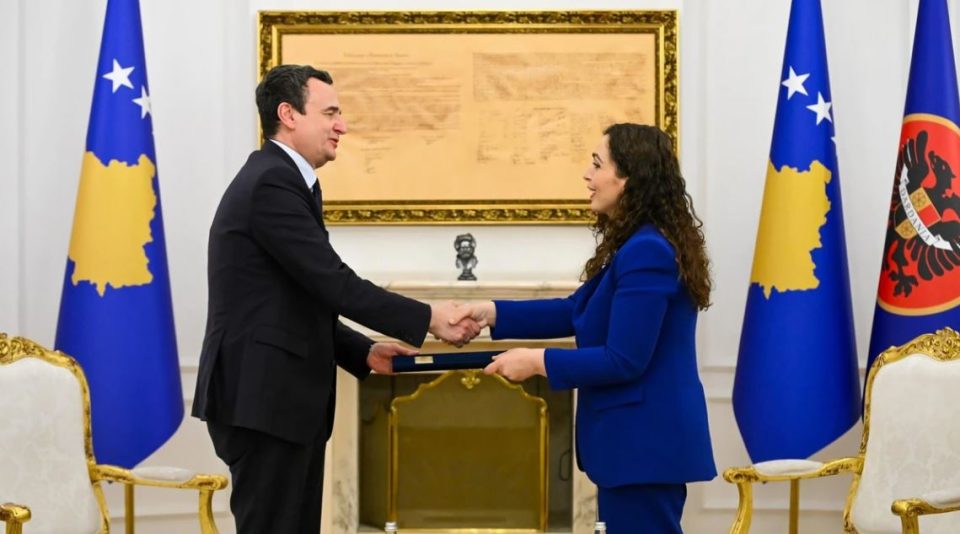 osmani-miraton-albin-kurtin-si-mandatar-per-formimin-e-qeverise,-seance-e-jashtezakonshme-ne-kuvend-per-votimin-e-kabinetit-qeveritar