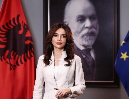 “rrugetim-te-mbare-kuvendit-dhe-qeverise-se-re”,-spiropali-mesazh-urimi-per-kurtin,-haxhiun-dhe-konjufcen:-jemi-gjithmone-prane-kosoves!