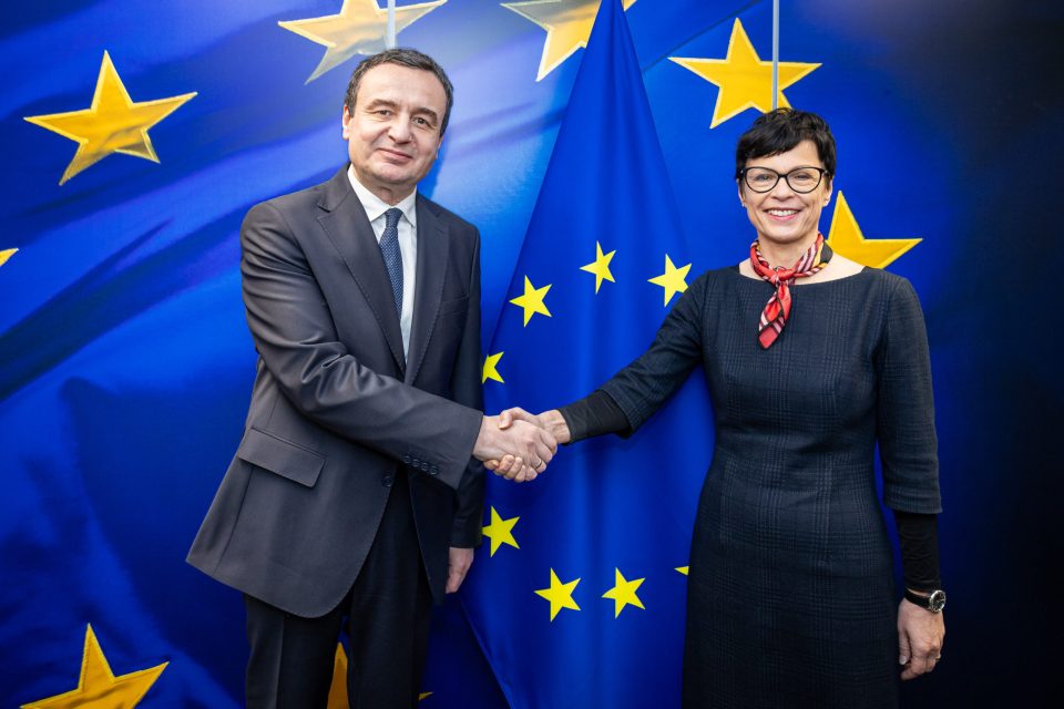 komisionerja-evropiane-per-zgjerimin,-marta-kos,-uron-kryeministrin-kurti