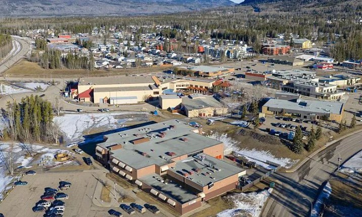 foto-sulmi-vdekjeprures-ne-nje-shkolle-ne-kanada,-policia-identifikon-nje-18-vjecar-transgjinor-si-autor-te-dyshuar