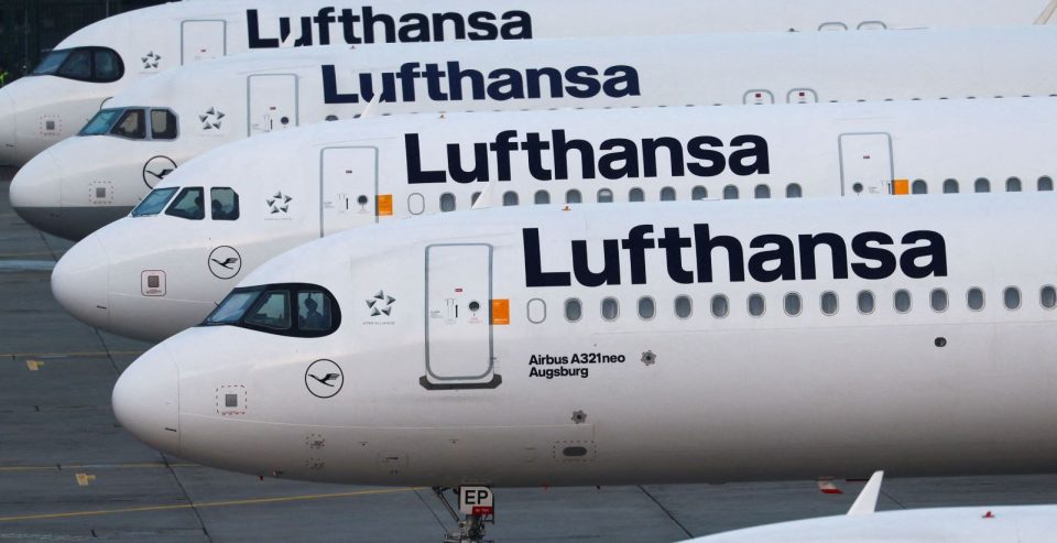 anulohen-fluturimet-e-“lufthansa-s”-ne-gjermani,-pilotet-dhe-anetaret-e-ekuipazhit-te-kabines-futen-ne-greve