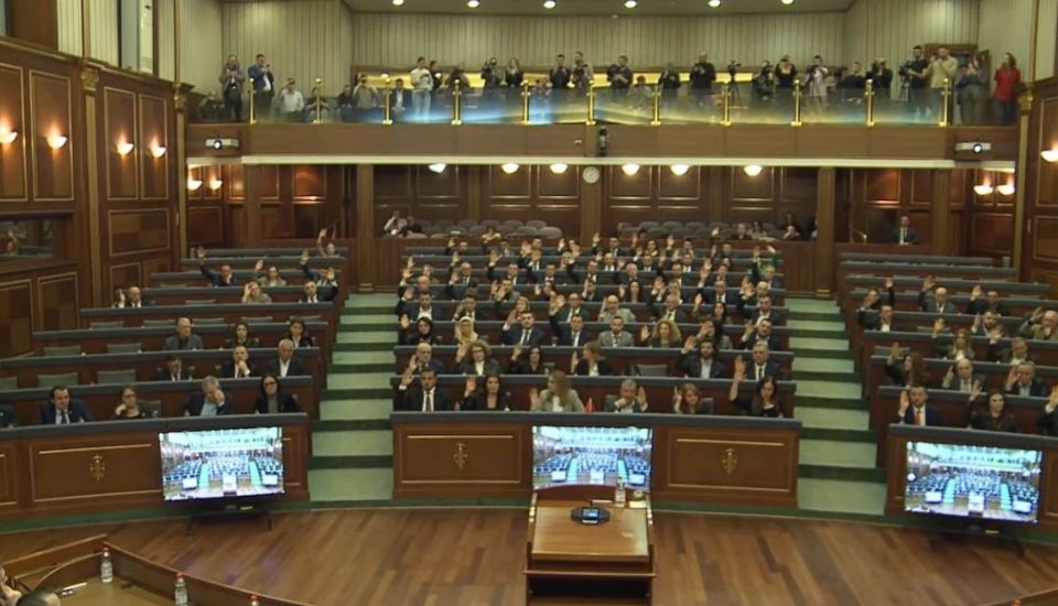 miratohet-rezoluta-ne-mbrojtje-te-ish-krereve-te-uck-se,-ldk-nuk-voton