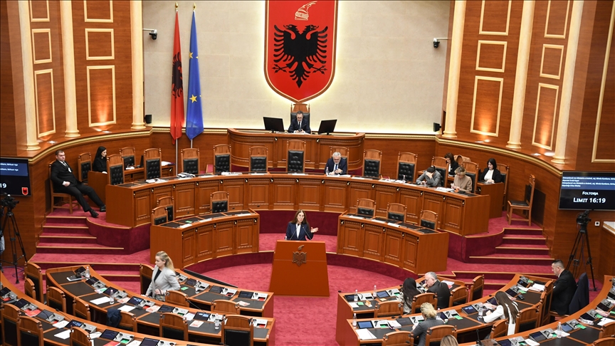 kuvendi-i-shqiperise-miraton-deklaraten-“per-pafajesine-e-udheheqesve-te-ushtrise-clirimtare-te-kosoves”