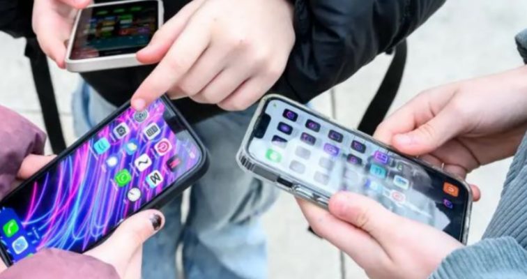 portugali/-parlamenti-miraton-kufizime-per-aksesin-e-femijeve-ne-rrjetet-sociale