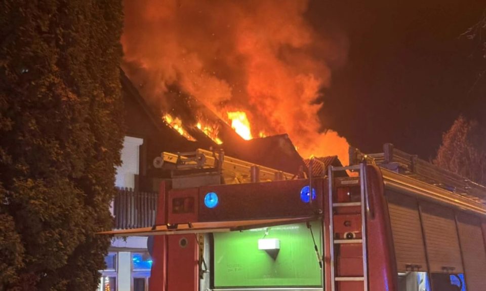 video/-zjarri-rrafshon-ndertesen-ku-strehoheshin-punetoret-ne-budapest,-te-pakten-3-te-vdekur-dhe-dhjetera-te-plagosur!-shikoni-pamjet-dramatike