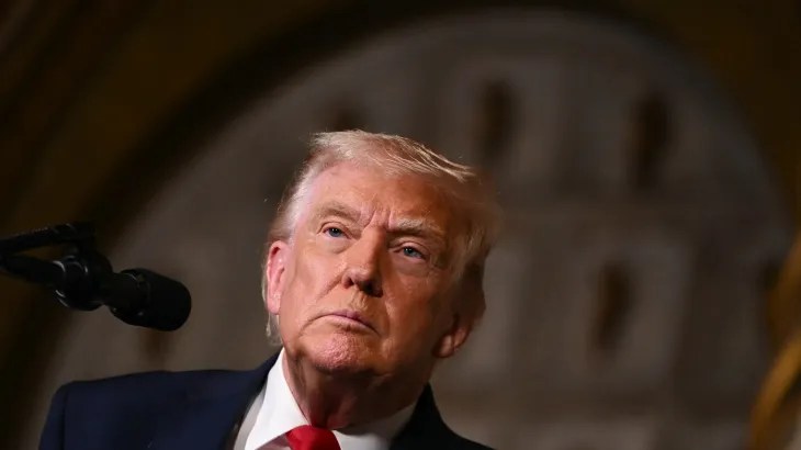 trump-kerkon-nga-zelenskyy-“te-veproje-shpejt”-per-nje-marreveshje-te-mundshme-me-rusine