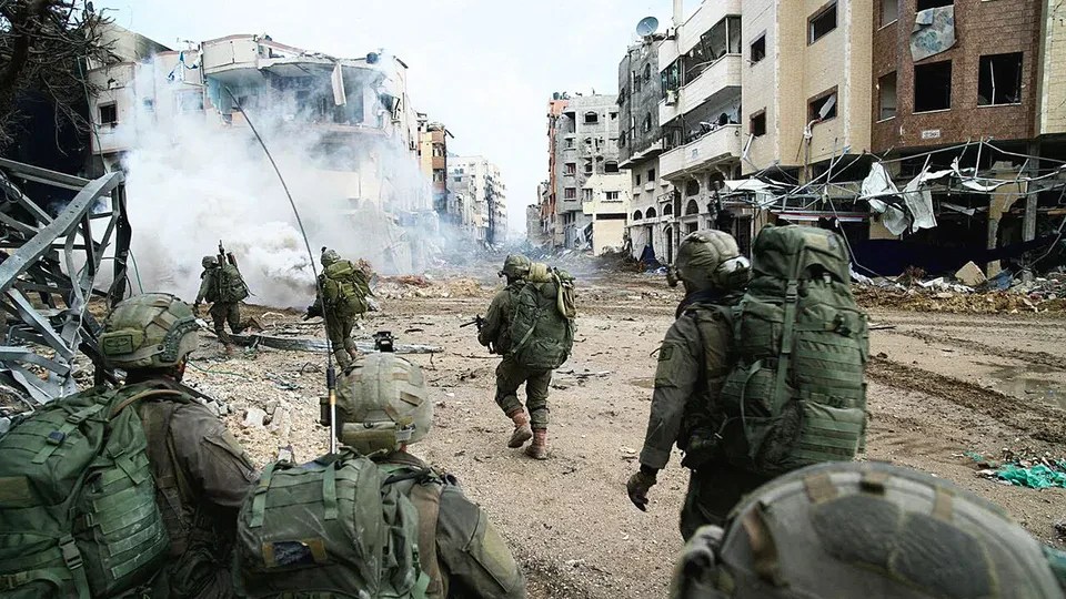 mbi-dy-mije-britanike,-duart-me-gjak-ne-gaza