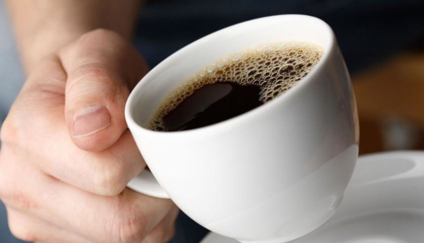 studimi-amerikan:-pirja-e-kafese-dhe-cajit-me-kafeine-ndihmon-ne-uljen-e-rrezikut-te-demences