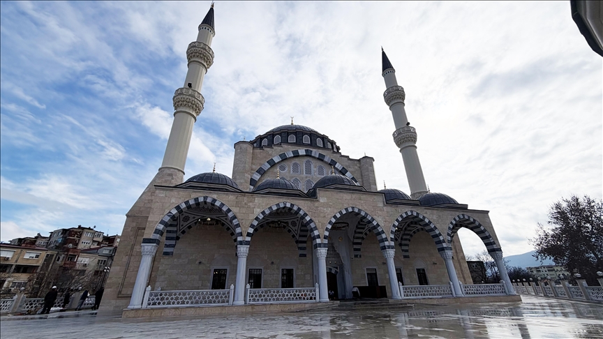 xhamia-me-e-madhe-ne-maqedonine-e-veriut,-e-ndertuar-me-mbeshtetjen-e-turqise,-eshte-gati-per-ramazan
