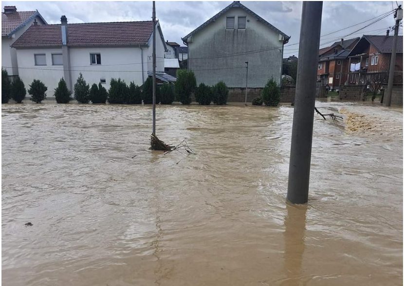 reshjet-e-panderprera-shkaktojne-rritje-te-lumenjve-–-rrezik-per-vershime-lokale-ne-disa-zona