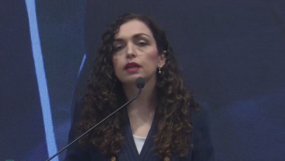 “perpjekje-per-mbijetese-dhe-dinjitet”,-vjosa-osmani:-duan-te-na-deformojne-historine!-uck,-ideali-me-i-fuqishem-i-ndertuar-nga-shqiptaret-nder-shekuj