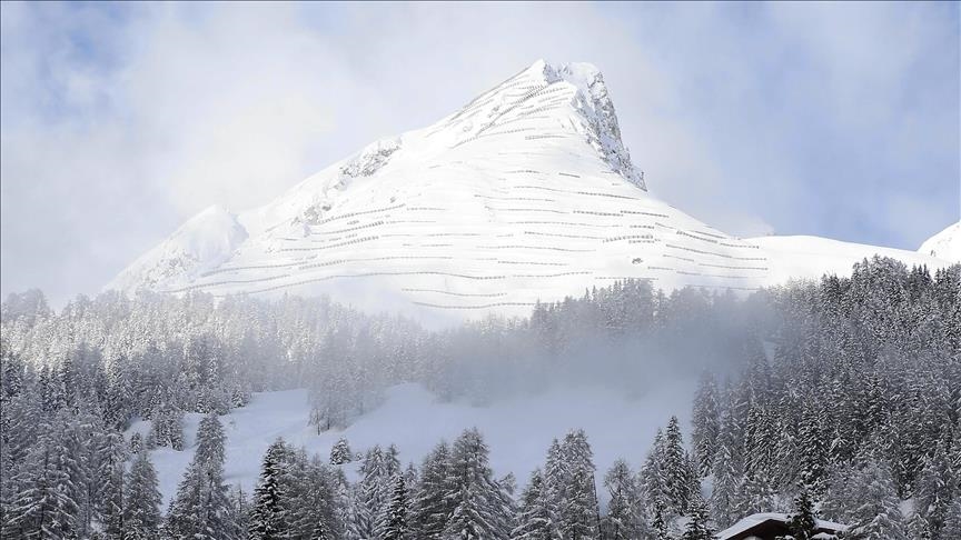 partia-social-demokratike-(spd),-bashkeqeverisese-ne-gjermani,-ka-bere-thirrje-per-futjen-e-nje-ndalimi-te-mediave-sociale-per-femijet-nen-moshen-14-vjec,-transmeton-anadolu.-nje-lajm-nga-e-perditshmja-e-biznesit-“handelsblatt”-tha-se-partia-propozon-qe