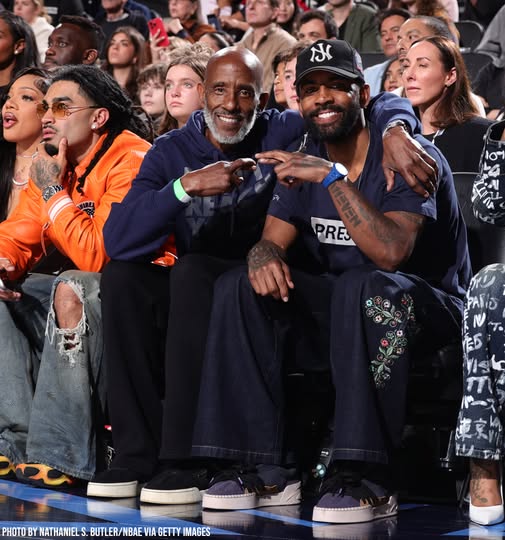 ylli-i-nba-se,-kyrie-irving,-vesh-bluze-“press”-per-te-nderuar-gazetaret-e-vrare-ne-gaza